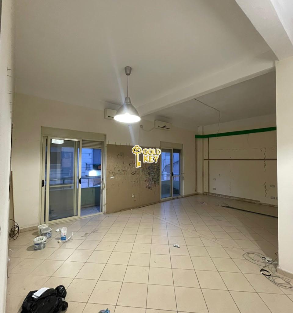20061711 AMBIENT BIZNESI ME QERA 2+1 PRAN BLUE STAR DURRES