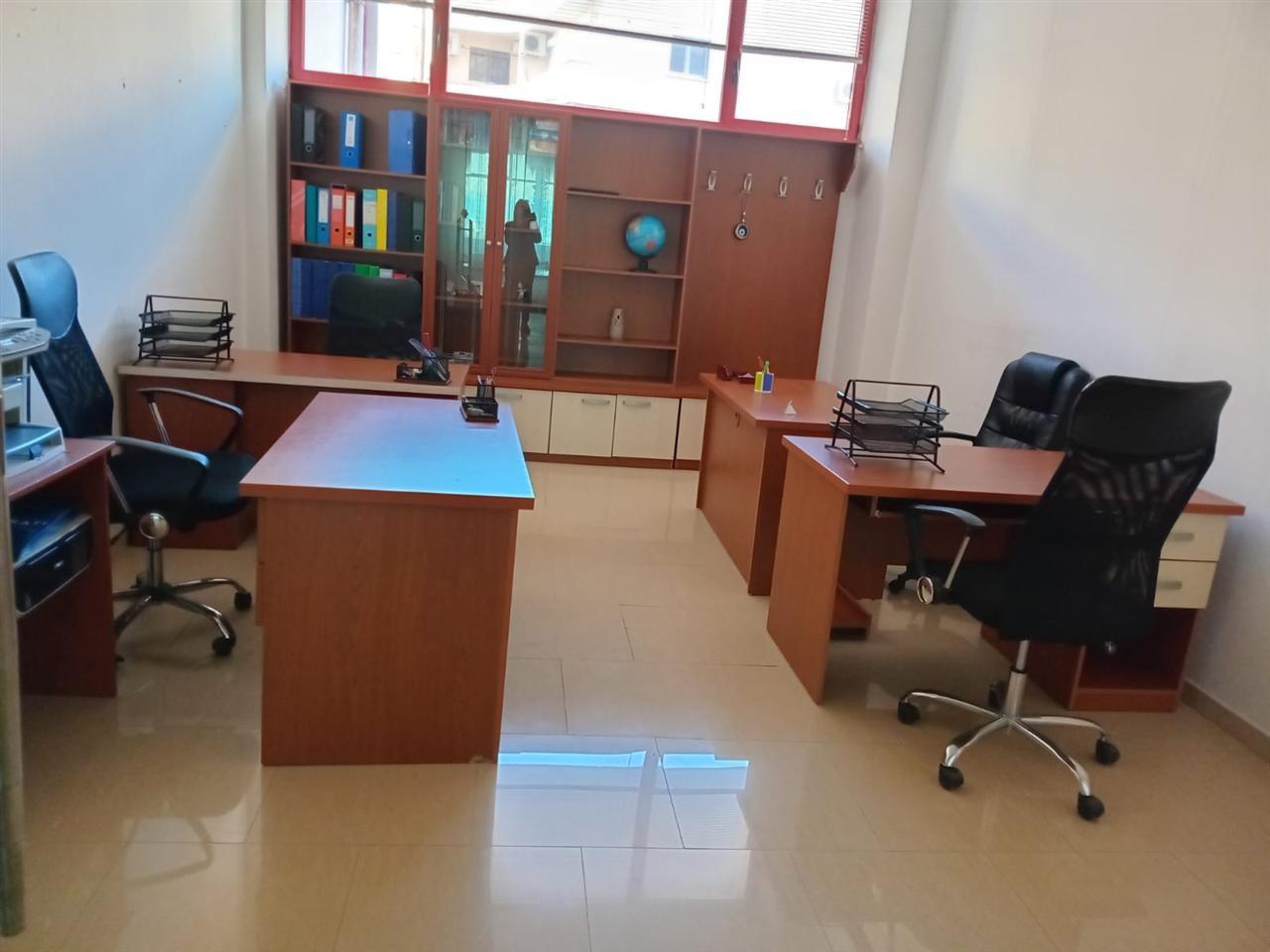 18068253 AMBIENT BIZNESI ZYRE ME QERA VOLLGA DURRES