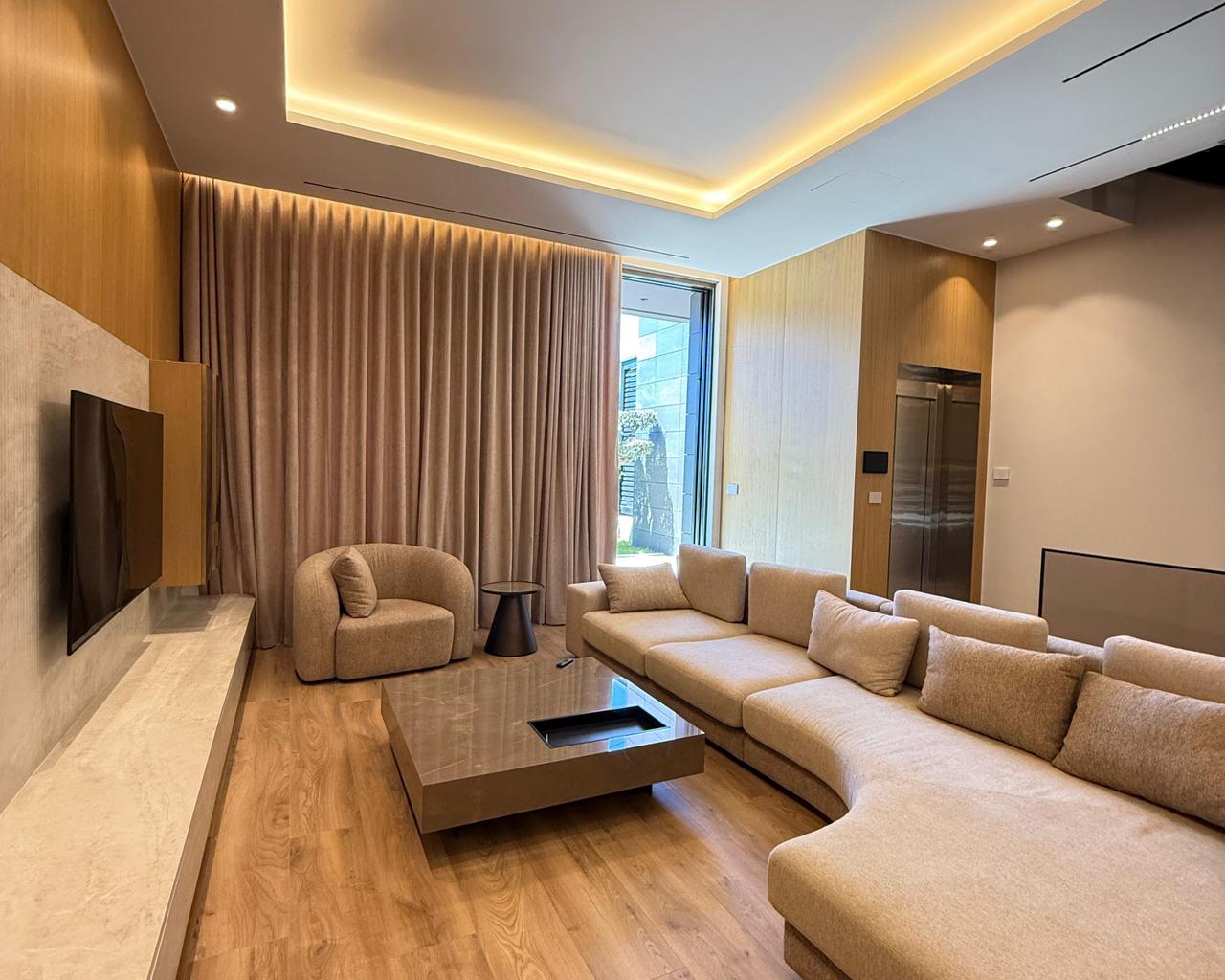 Luxury Villa for Rent in Teg