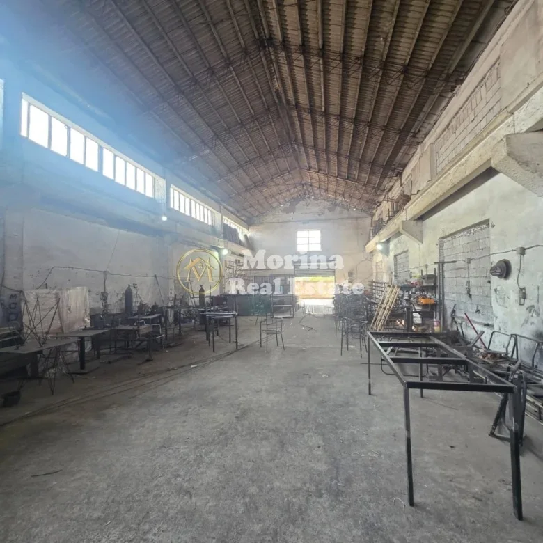Durres, shitet magazine Kati 1, 600 m² 340.000 € (Durres)