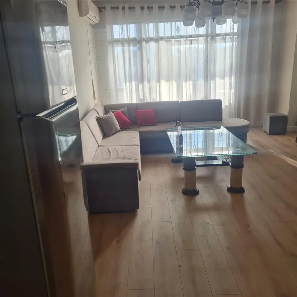 Tirane, jepet me qera apartament 2+1+Ballkon Kati 7, 130 m² 800 € (MUHAMET GJOSHA)