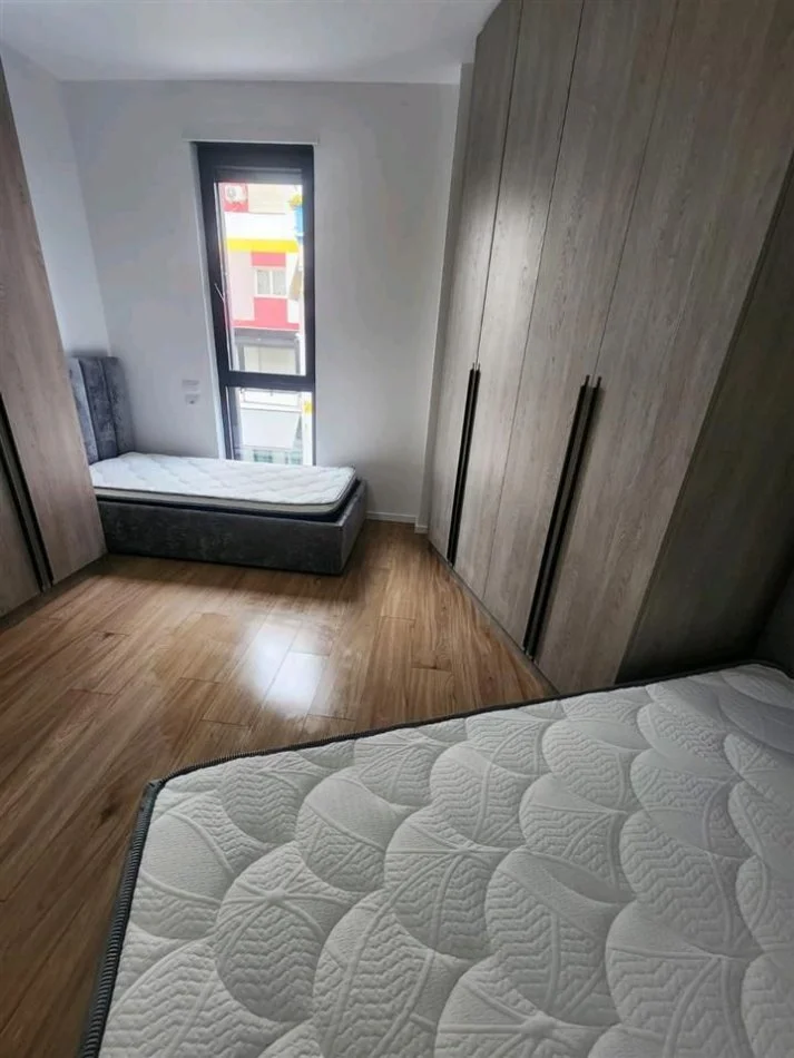 Tirane, jepet me qera apartament 2+1+Aneks+Ballkon Kati 3, 115 m² 1.000 € (KOPSHTI ZOOLOGJIK)