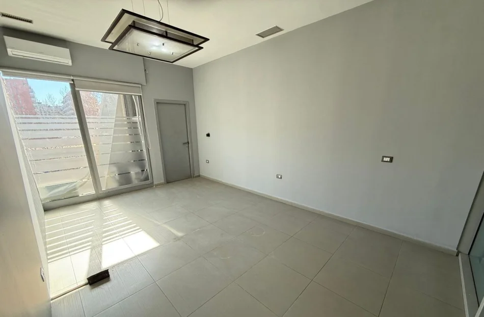 Tirane, Business Premises for Sale, 2nd Floor, 667 m², €1,567,000 (Condor Center 2244200 E 2)