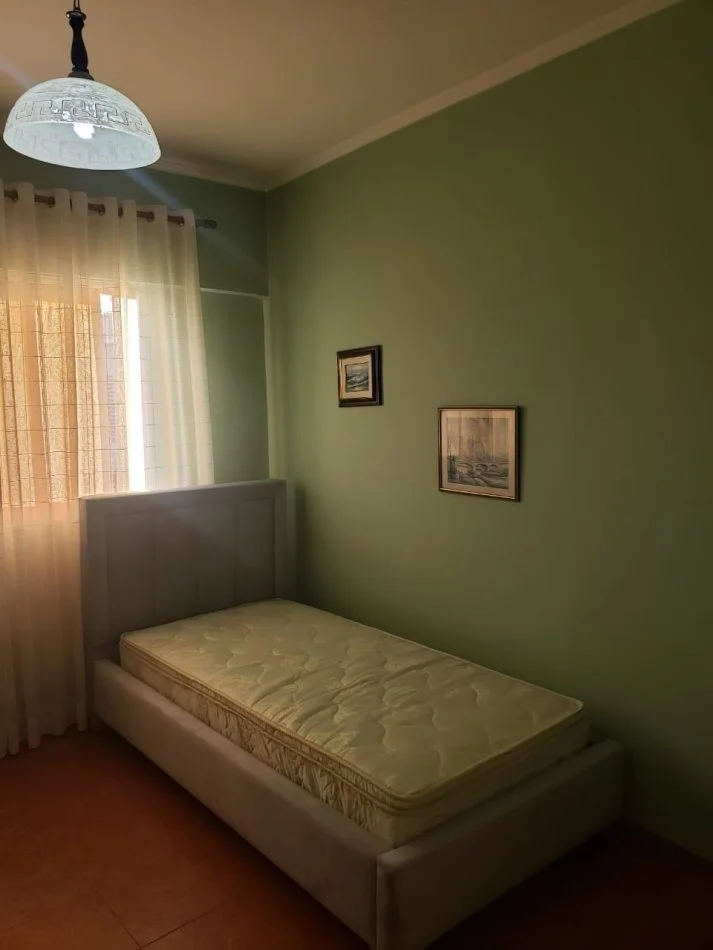 Tirane, jepet me qera apartament 2+1 Kati 9, 105 m² 650 € (KOMUNA E PARISIT)