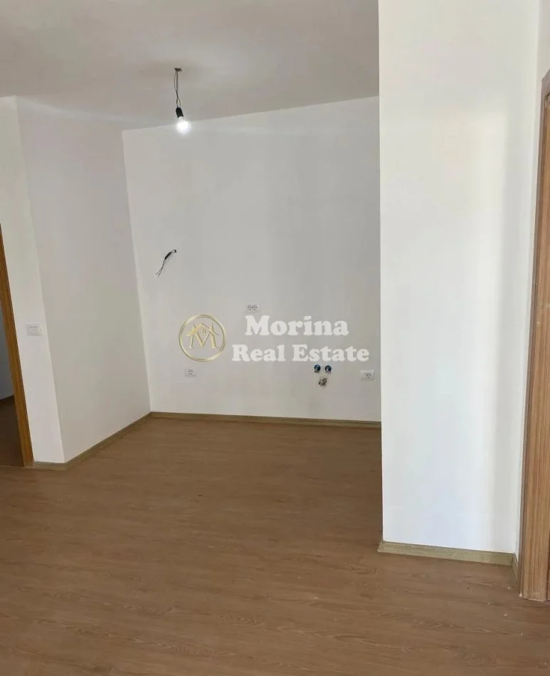 Tirane, shitet apartament 1+1 Kati 4, 85 m² 134.000 € (Rruga 5 Maji)