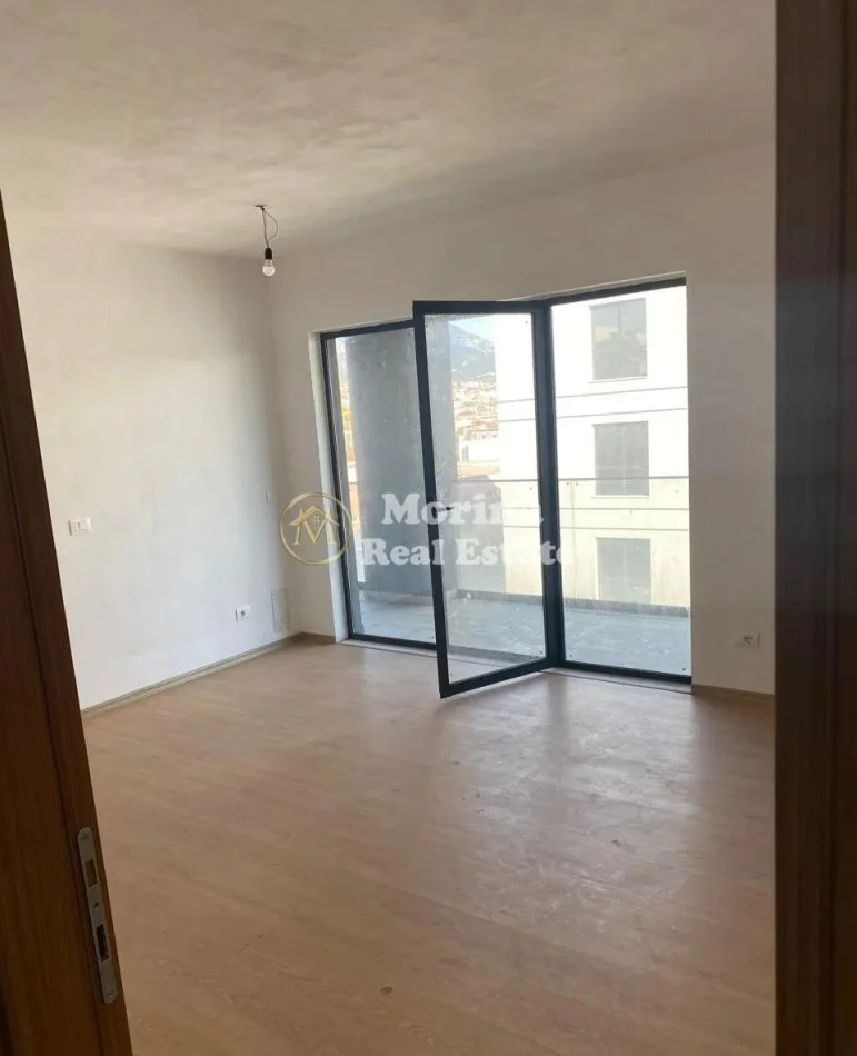 Tirane, vendesi appartamento 1+1 Piano 4, 85 m² 134.000 € (Rruga 5 Maji)