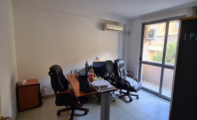 JEPET ME QERA ZYRE 87M2 "SHKOLLA MIHAL GRAMENO, QYTET STUDEN
