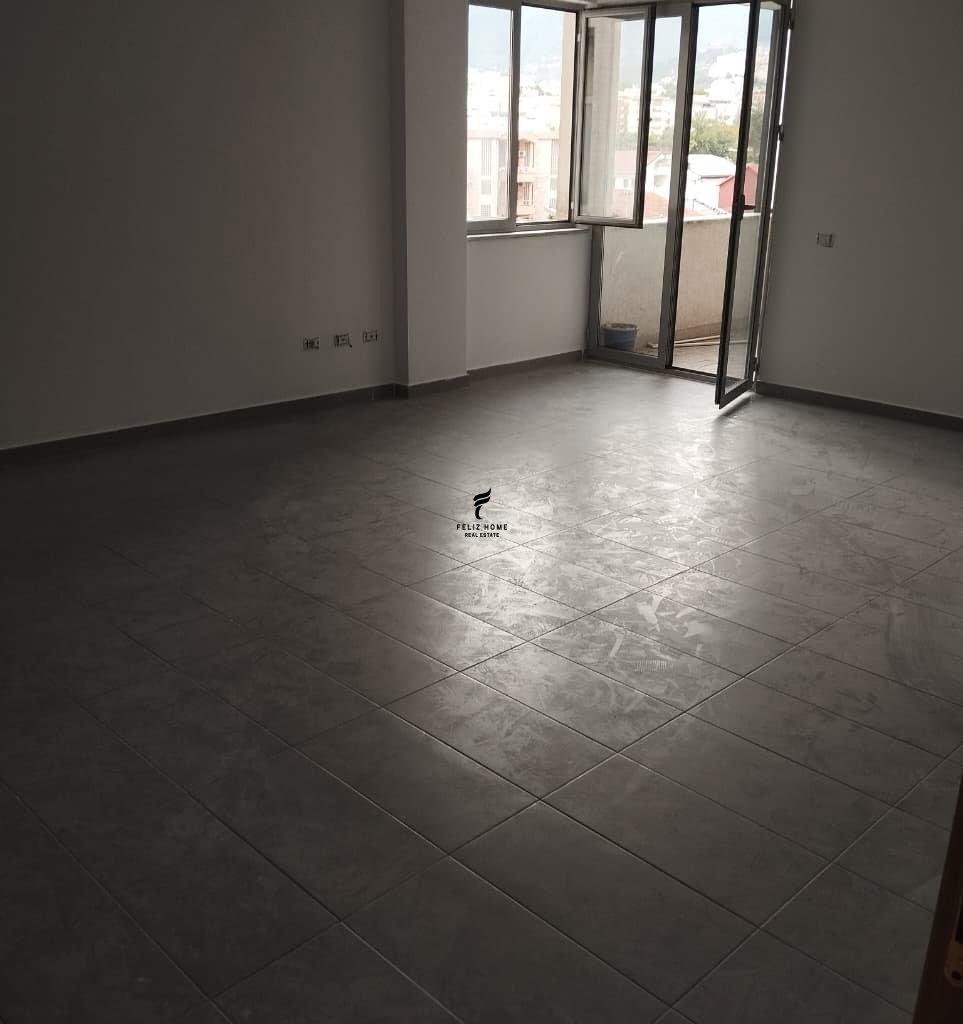 APARTAMENT ME QERA 1+1 PORCELAN 55.000 LEKE FH-82271