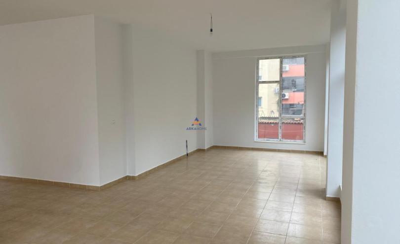 Locale con area di 200m2 "Stazione del Treno" 2500 EUR