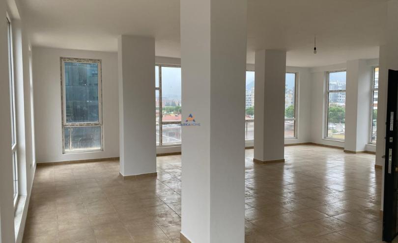 JEPET AMBIENT ME QERA 200M2 "ISH STACIONI I TRENIT" 2500 EUR