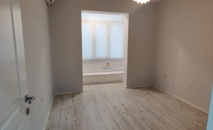 JEPET ME QERA APARTAMENT PER ZYRE 110M2 "KRYQEZIMI I 21 DHJE