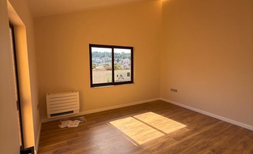 JEPET ME QERA AMBIENT BIZNESI 170M2 "VILAT GJERMANE,QYTET ST