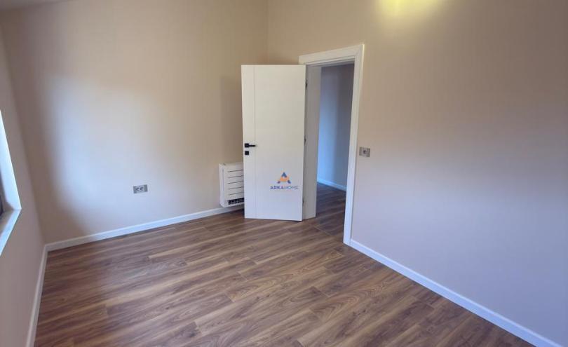 JEPET ME QERA AMBIENT BIZNESI 170M2 "VILAT GJERMANE,QYTET ST
