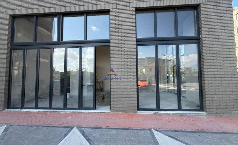 JEPET AMBIENT BIZNESI ME QERA 135M2 "RRUGA ESAT MEKULI, ISH