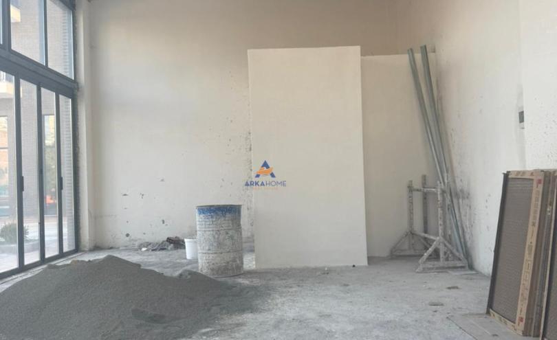 JEPET AMBIENT BIZNESI ME QERA 135M2 "RRUGA ESAT MEKULI, ISH