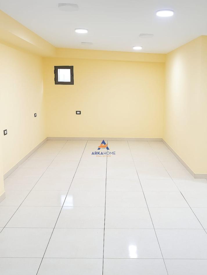 JEPET DYQAN ME QERA 30M2 "TEK RRUGA E DURRESIT" 450 EURO