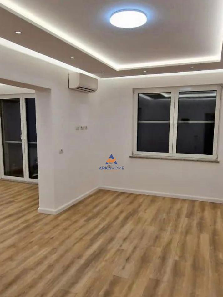 JEPET ME QERA AMBIENT PER ZYRE 120M2 "KAFE FLORA,RRUGA E DUR