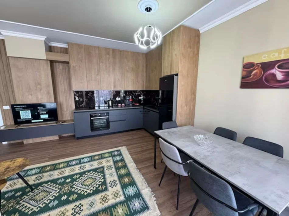 Tirane, affitto appartamento 2+1 Piano 1, 110 m² 800 € (CENTRO)