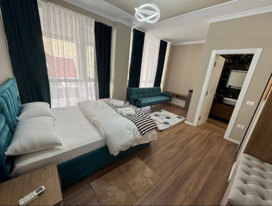 Tirane, affitto appartamento 2+1 Piano 1, 110 m² 800 € (CENTRO)
