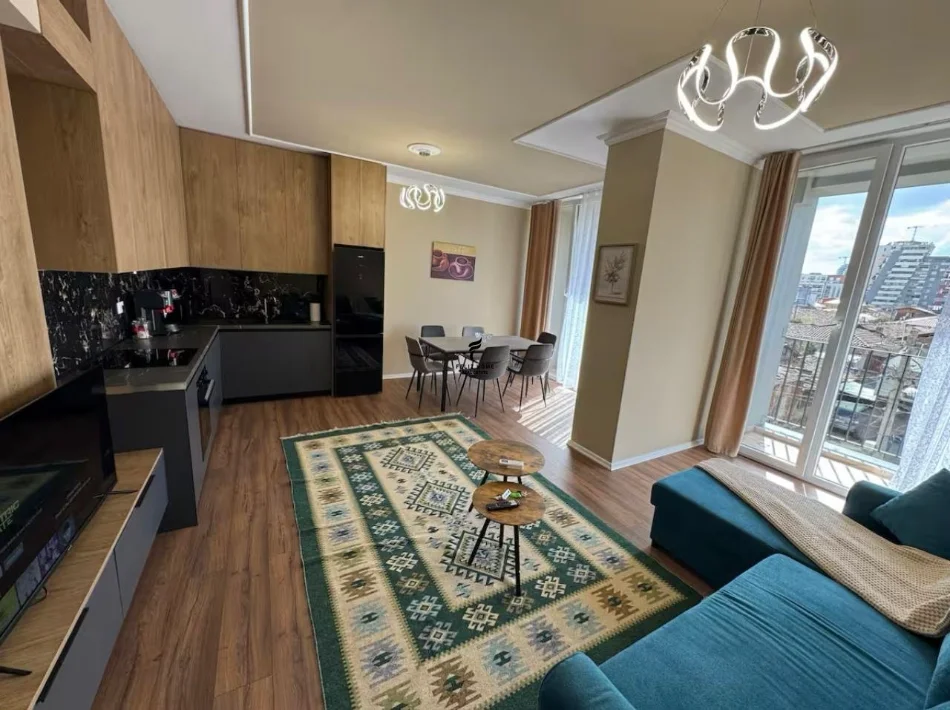 Tirane, affitto appartamento 2+1 Piano 1, 110 m² 800 € (CENTRO)