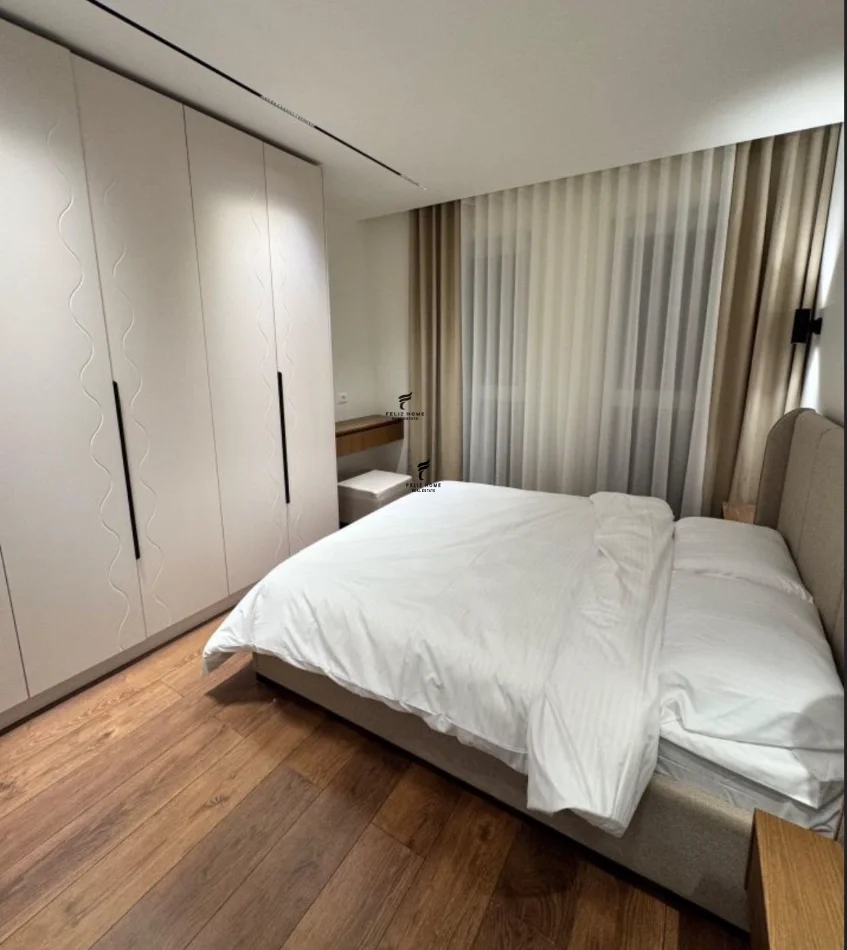 Tirana, affitto appartamento 1+1 al quarto piano, 50 m², 700 € (XHAMLLIKU)