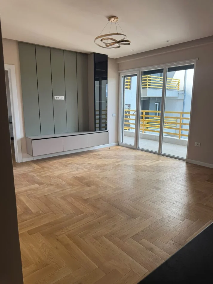 Tirane, affitto appartamento 1+1 Piano 3, 86 m² 650 € (Laprake)