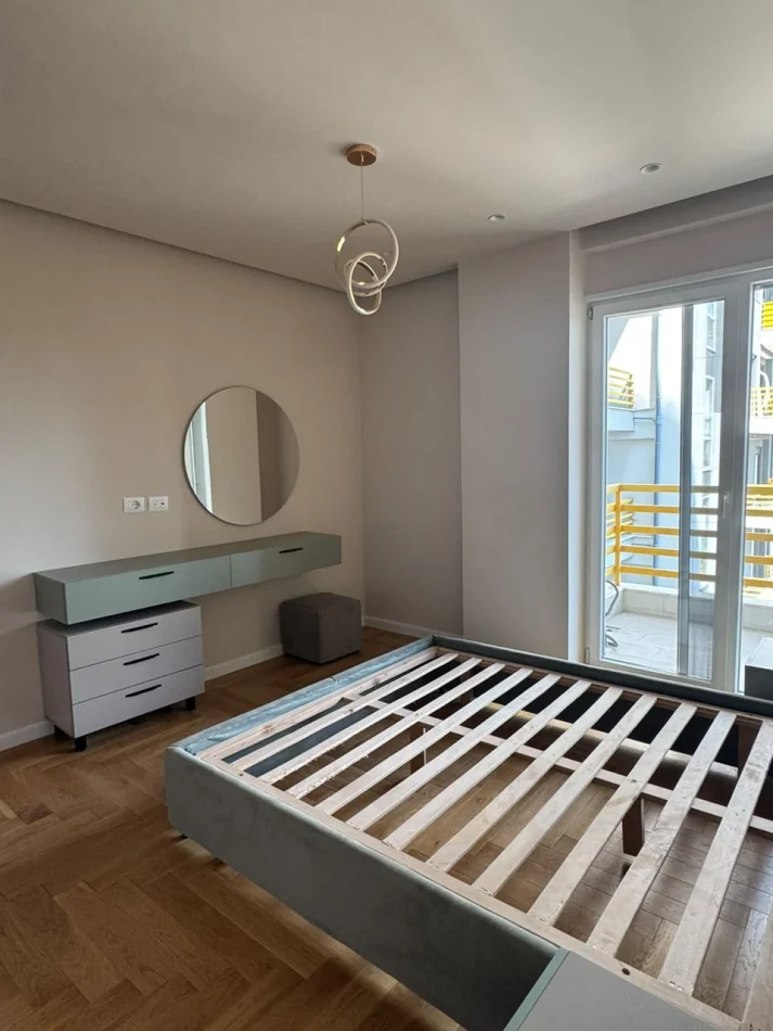 Tirane, affitto appartamento 1+1 Piano 3, 86 m² 650 € (Laprake)