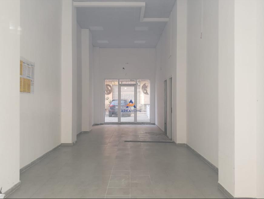 JEPET ME QERA AMBJENT BIZNESI 60 M2 "MYSLYM SHYRI " 1200 EUR