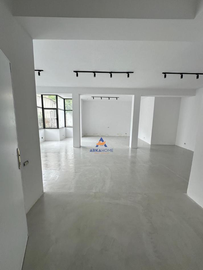 JEPET ME QERA AMBIENT PER ZYRA 99M2 "RRUGA IBRAHIM TUKIQI,QE