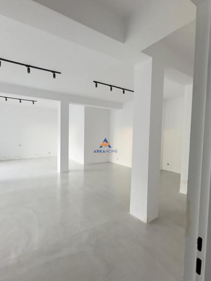 JEPET ME QERA AMBIENT PER ZYRA 99M2 "RRUGA IBRAHIM TUKIQI,QE