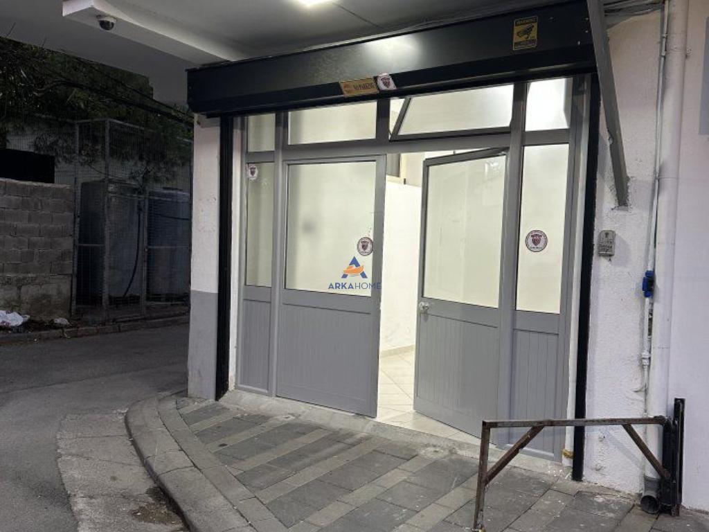 JEPET ME QERA AMBIENT BIZNESI 40M2 "TE RRUGA ABDYL FRASHERI,