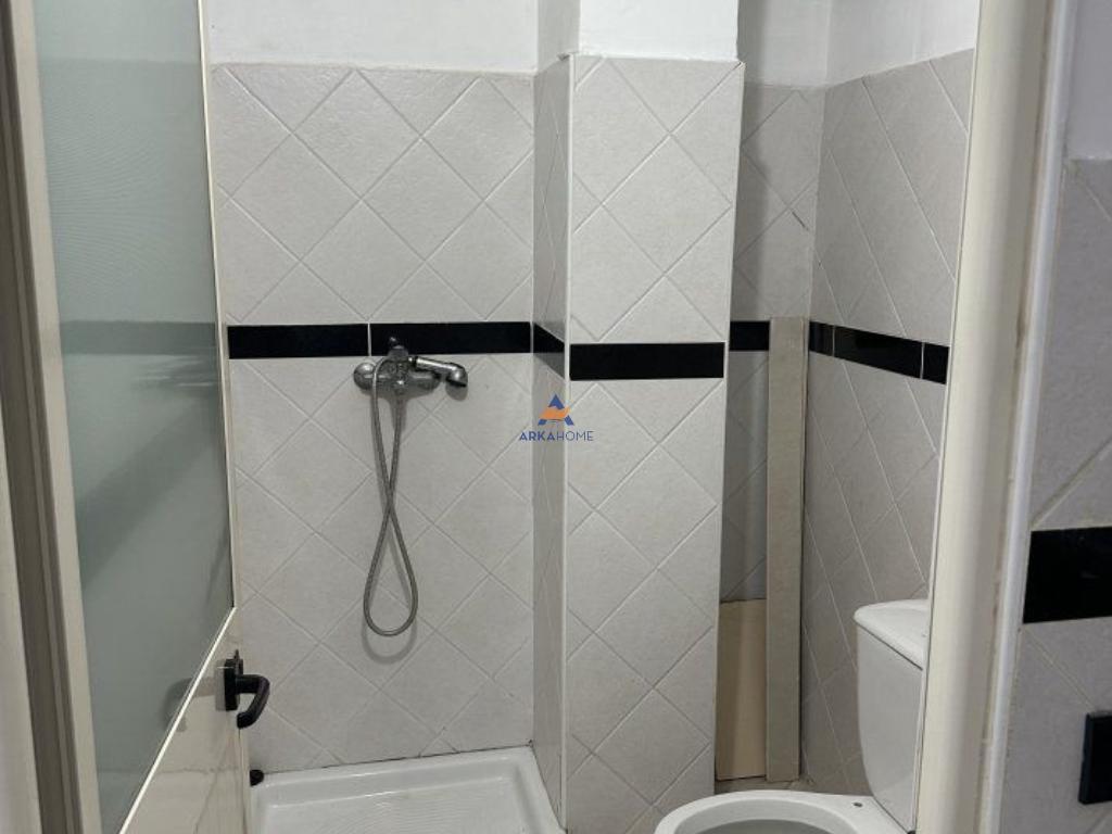 JEPET ME QERA AMBIENT BIZNESI 40M2 "TE RRUGA ABDYL FRASHERI,