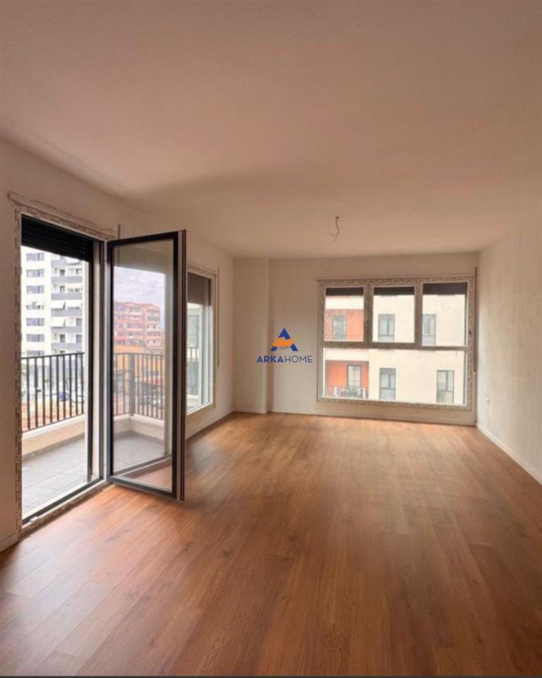 JEPET ZYRE ME QERA 100M2 "PRANE TRIO TOWERS,DON BOSKO" 600 E