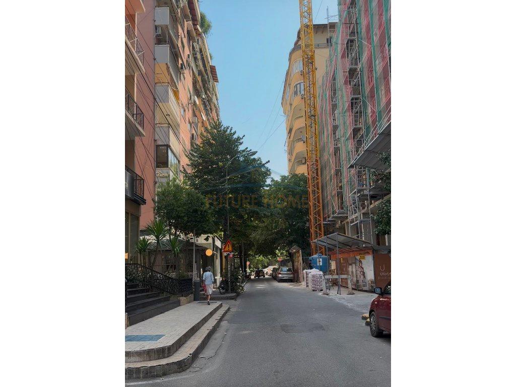 0694603851,Qera, Ambient, Blloku, Tiranë.