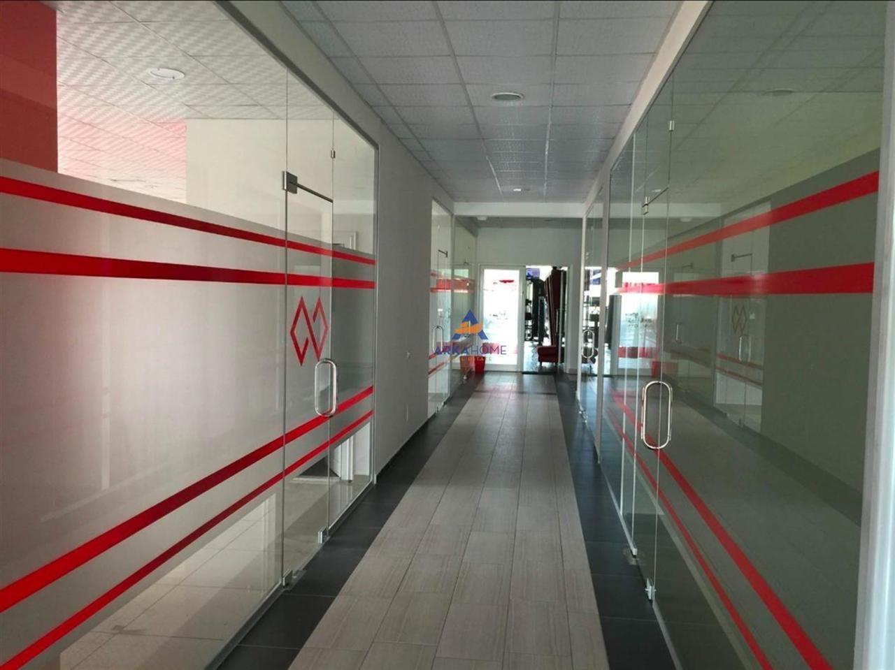 JEPET ME QERA AMBIENT BIZNESI 180M2 "PASKUQAN" 70.000 LEKË
