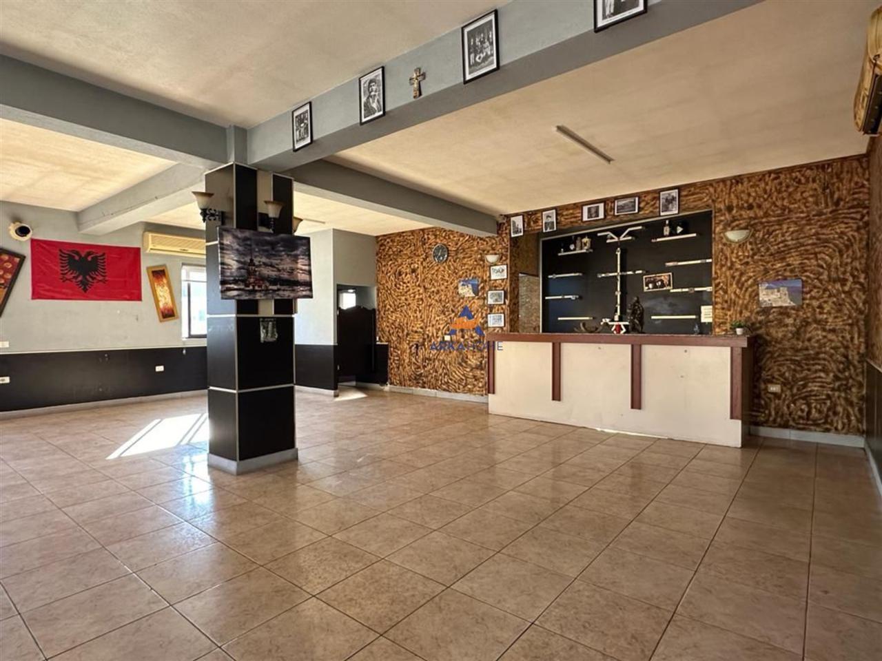 JEPET ME QERA GODINE 2-KATESHE 220M2 "LAPRAKË, PRANE UNAZES
