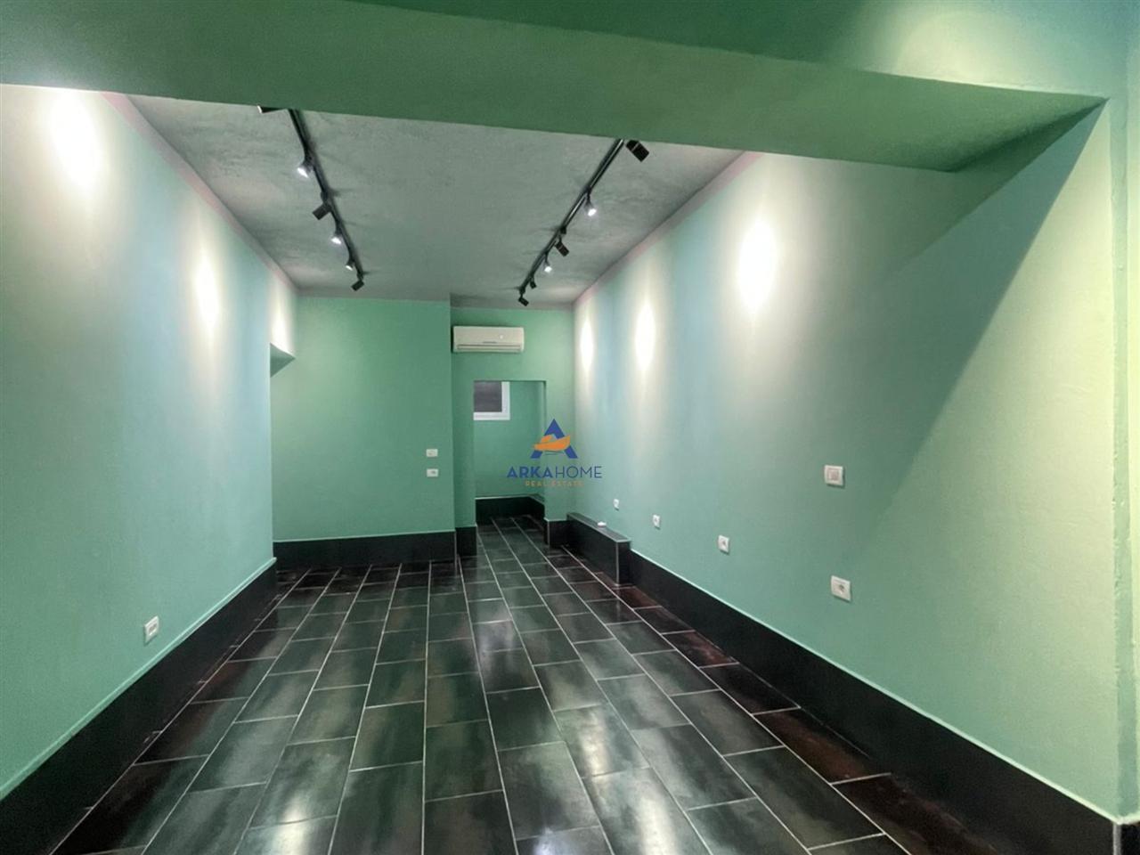 JEPET AMBIENT BIZNESI ME QERA 45M2 " PRANE RRUGES BUDI" 550