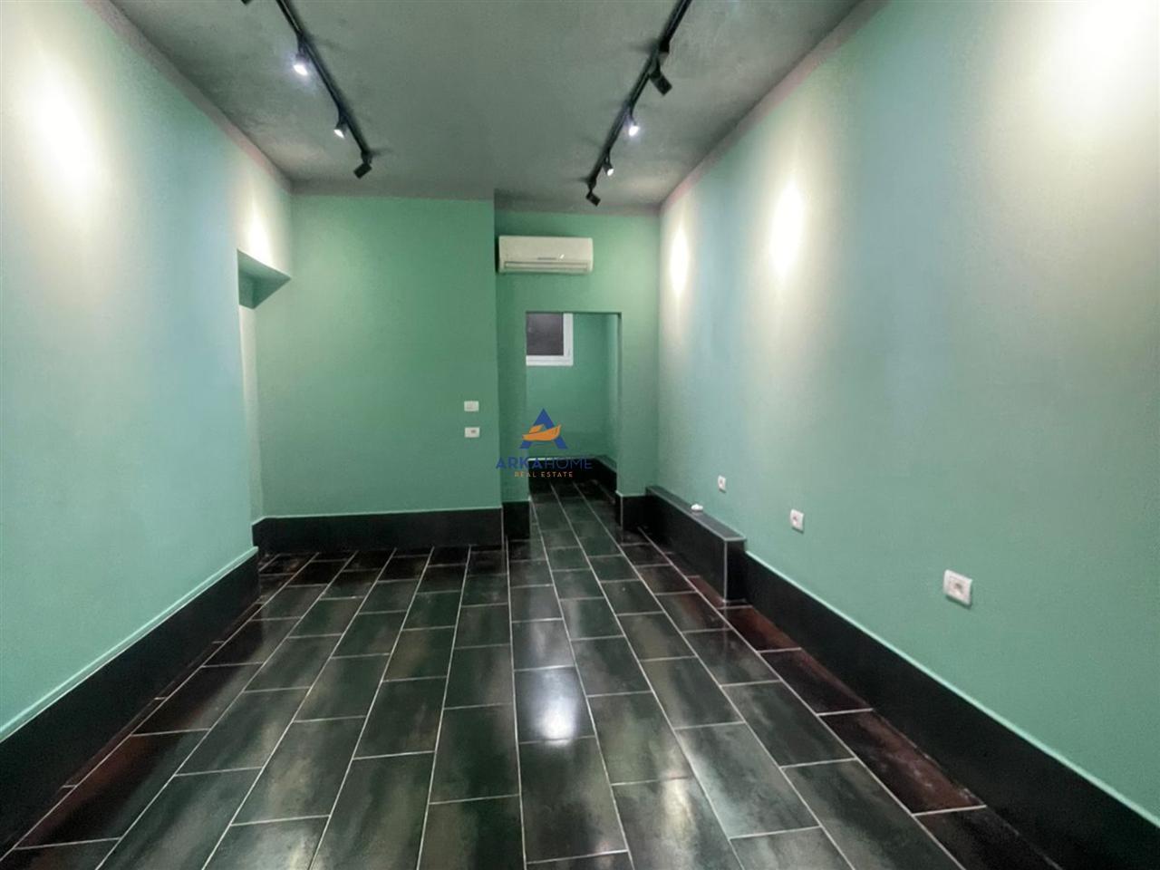 JEPET AMBIENT BIZNESI ME QERA 45M2 " PRANE RRUGES BUDI" 550