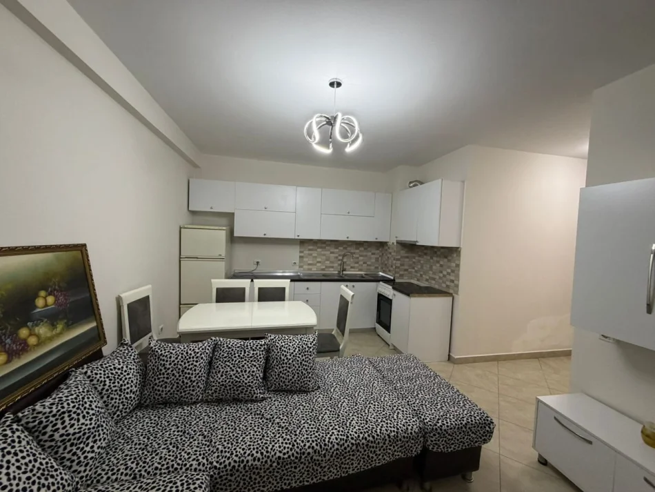 Tirane, jepet me qera apartament 2+1 Kati 2, 65 m² 650 € (Don Bosko)
