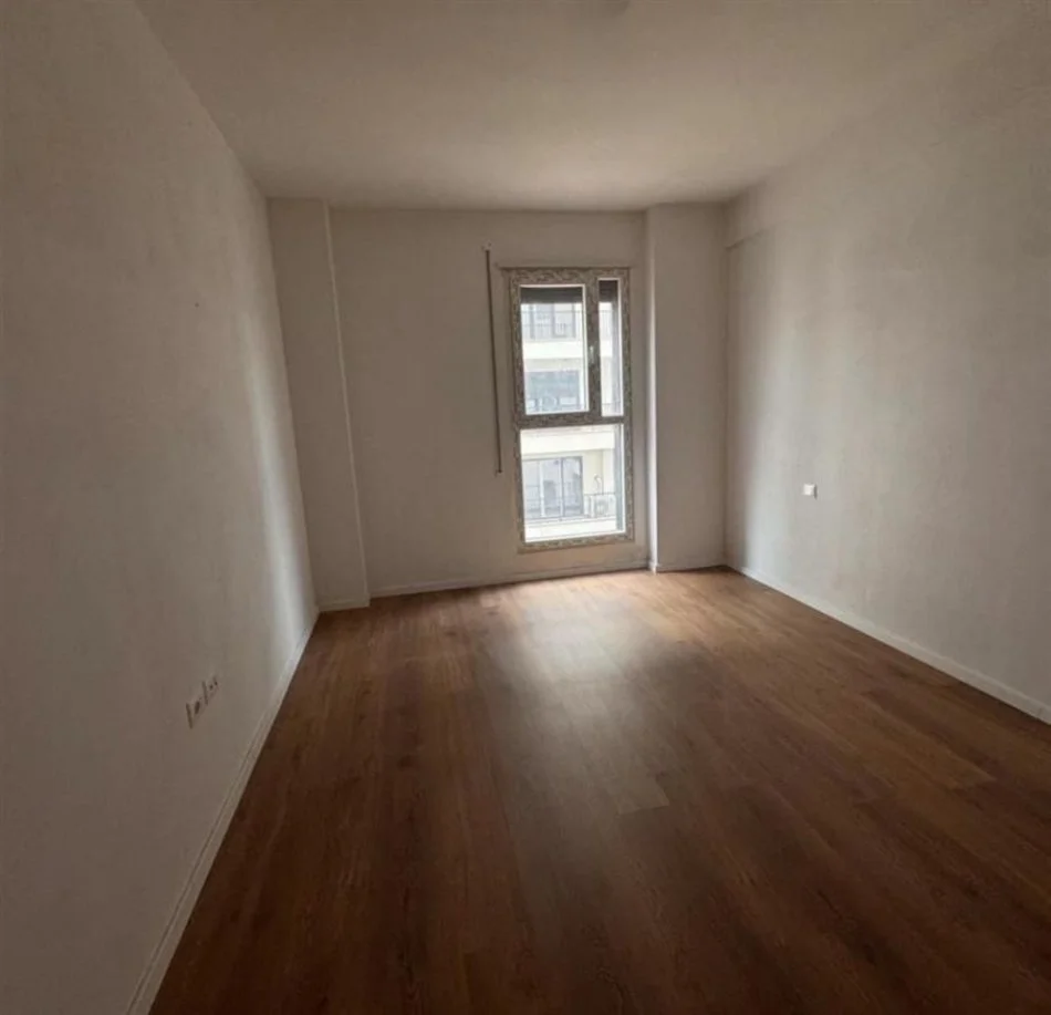 Tirane, affitto ufficio al piano Kati 2, 105 m² 600 € (DON BOSKO)