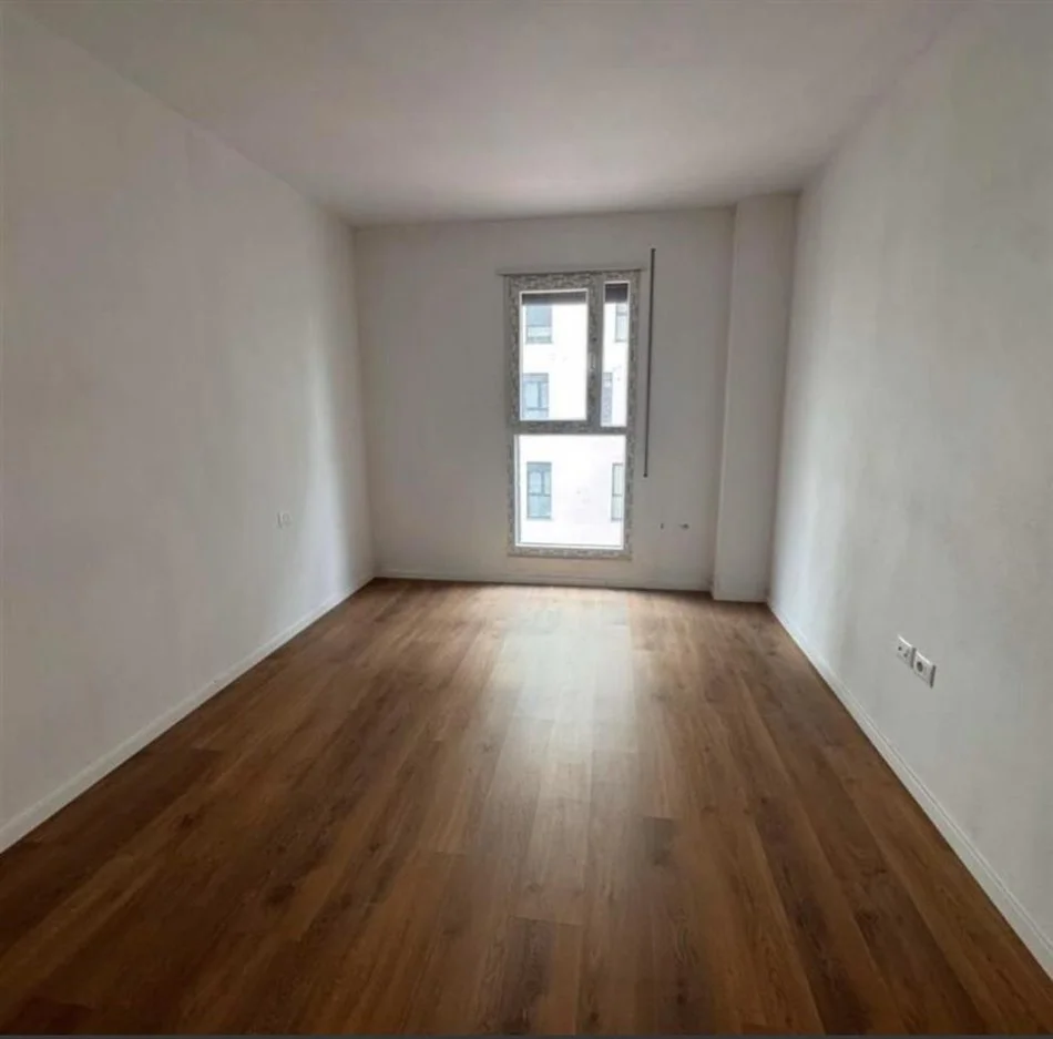 Tirane, affitto ufficio al piano Kati 2, 105 m² 600 € (DON BOSKO)