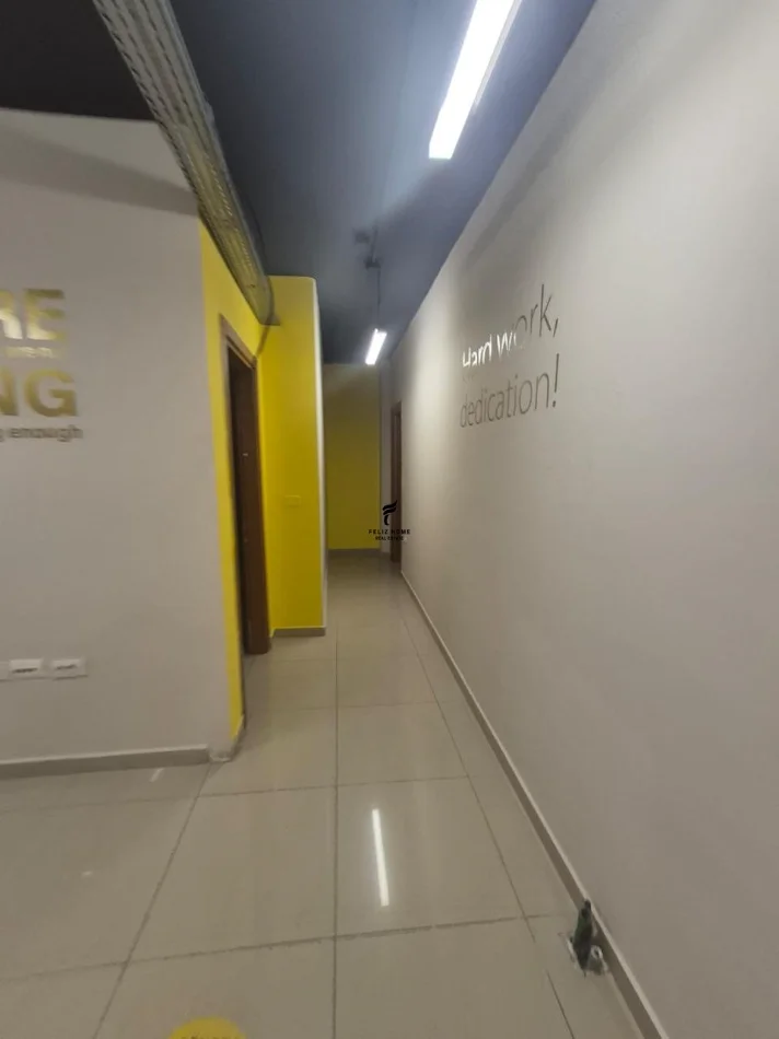 Tirane, affitto ufficio Kati 5, 258 m² 2.300 € (SELVIA)