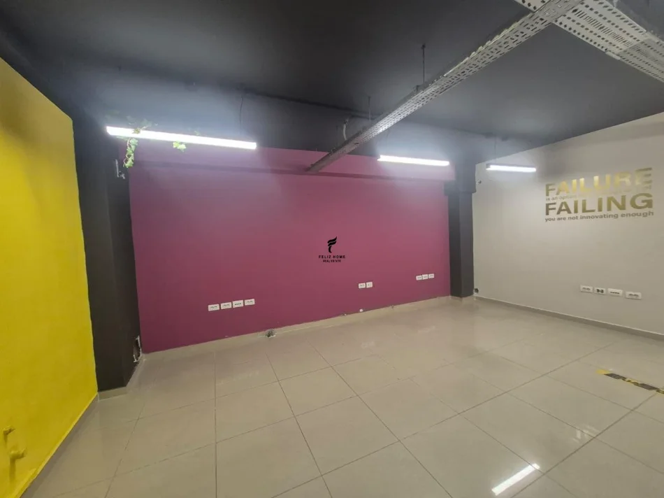 Tirane, affitto ufficio Kati 5, 258 m² 2.300 € (SELVIA)