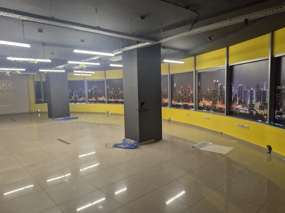 Tirane, affitto ufficio Kati 5, 258 m² 2.300 € (SELVIA)