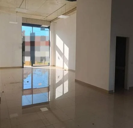 Tirane, affitto negozio Piano 0, 110 m² 2.500 € (VIA KAVAJES)