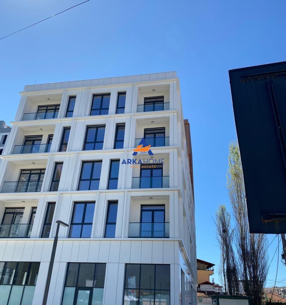 SHITET APARTAMENT 1+1 "BULEVARDI I RI" 150000 EURO