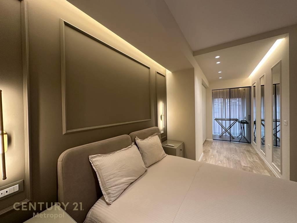 JEPET ME QIRA APARTAMENT 2+1, RRUGA E KAVAJËS (pranë Kishës