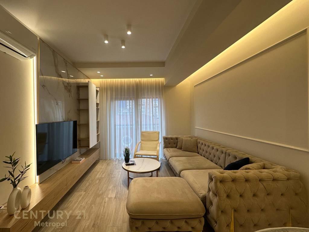 JEPET ME QIRA APARTAMENT 2+1, RRUGA E KAVAJËS (pranë Kishës