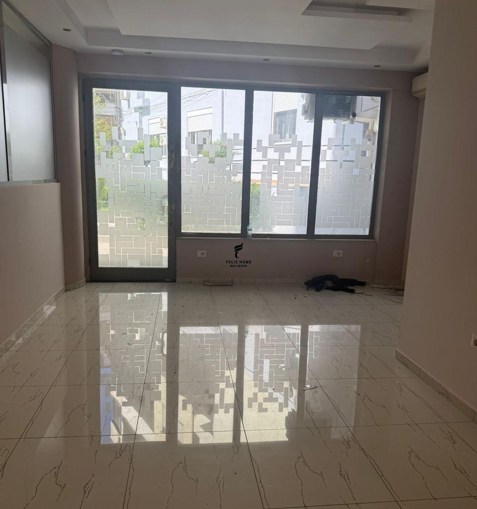 DYQAN ME QERA 80 M2 RRUGA E DIBRES 120.000 LEKE FH-75417