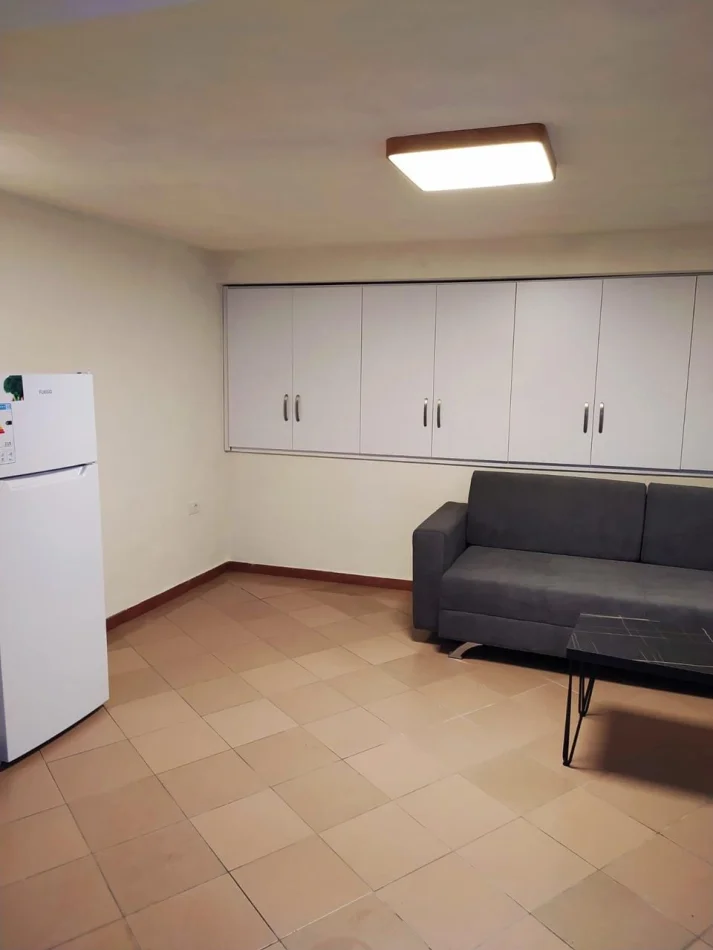 Tirana, affitto di appartamento 1+1 Piano 1, 35 m² 250 € (Centro Sanitario Studenti)